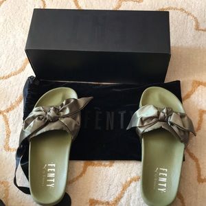 Puma
Rihanna Fenty Bow Slide